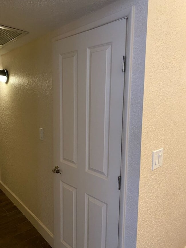 Building Photo - Highly desirable Summer Tree community featuring a 2bedroom 2bathroom ground-floor condo!