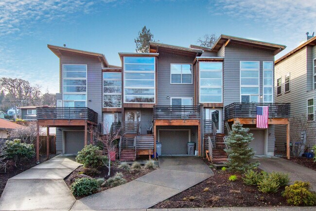 Building Photo - 1307 Wasco St
