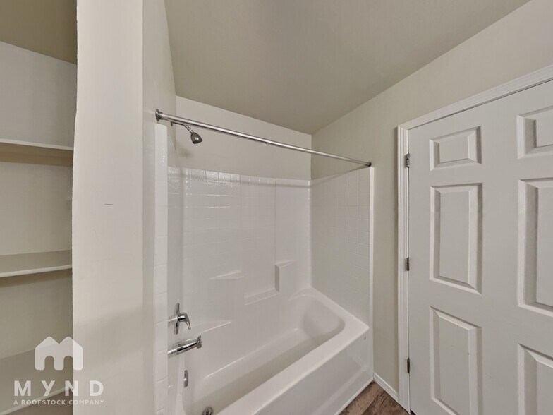 Building Photo - 4201 Umbria Rd