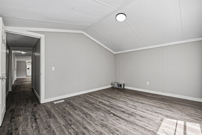 Building Photo - 2122 Koster Rd
