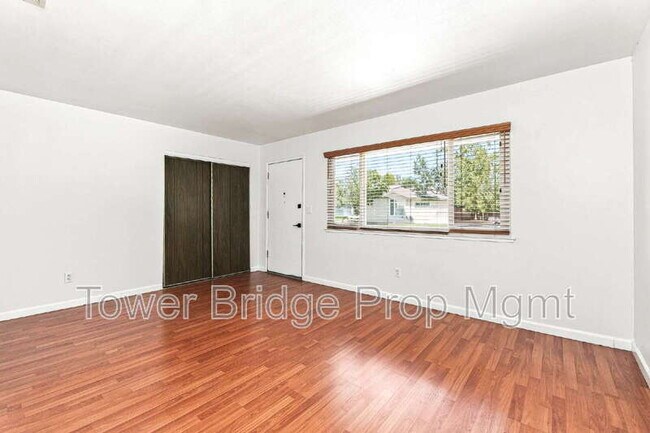 Building Photo - 3414 6th Ave