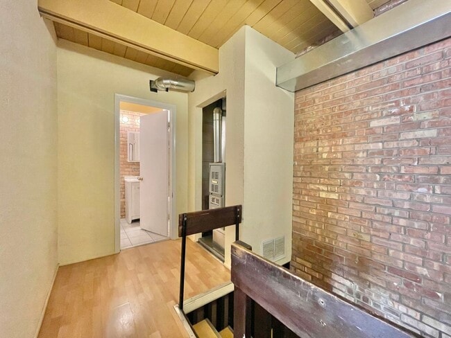 Building Photo - 806 S Loomis St