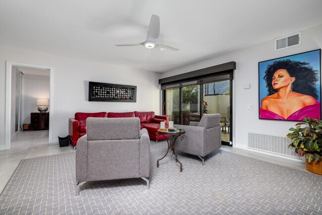 Building Photo - 1173 E Alejo Rd