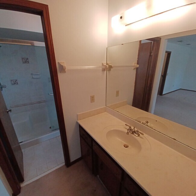 Building Photo - 2295 Foxwood Dr