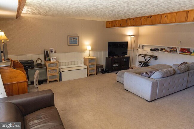 Building Photo - 6519 Byrnes Dr