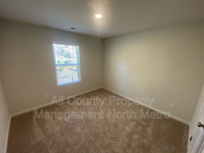 Building Photo - 185 Springwood Ln