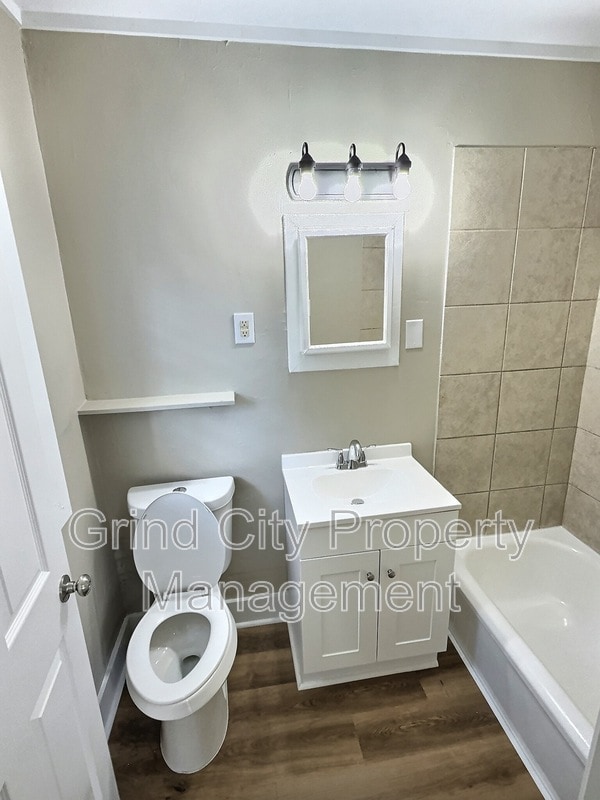 Building Photo - 1065 N Holmes St