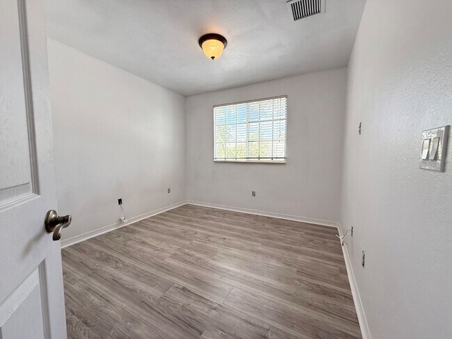Building Photo - 5905 Manchester Way
