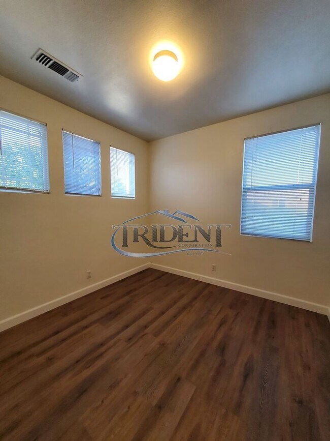 Building Photo - Two Weeks Free Move-in Special!