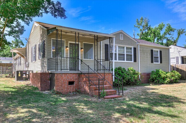 Building Photo - 3210 York Dr