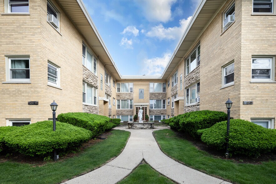 Primary Photo - 5457 W Edmunds St