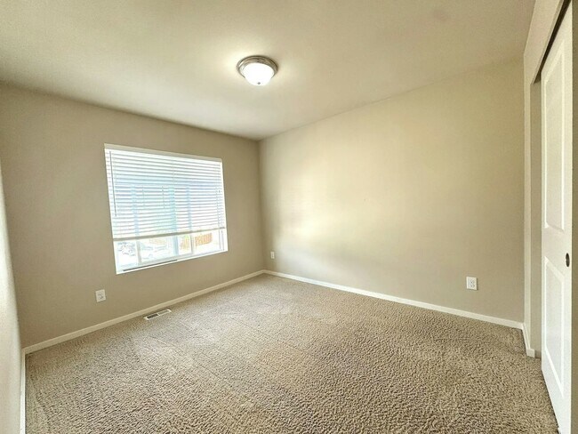 Building Photo - 1752 42nd St NE