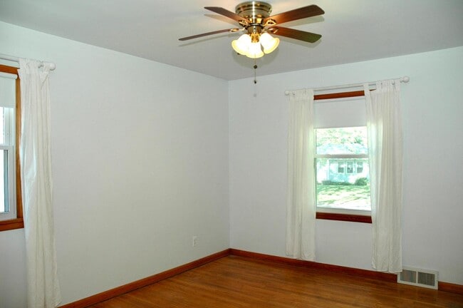 Building Photo - 1317 Herrick Ave NE