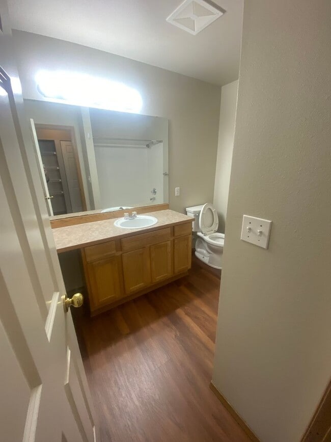 Building Photo - Move in special- 2 weeks free!  Lake Steve...