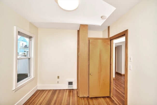 Building Photo - 77 Swan St