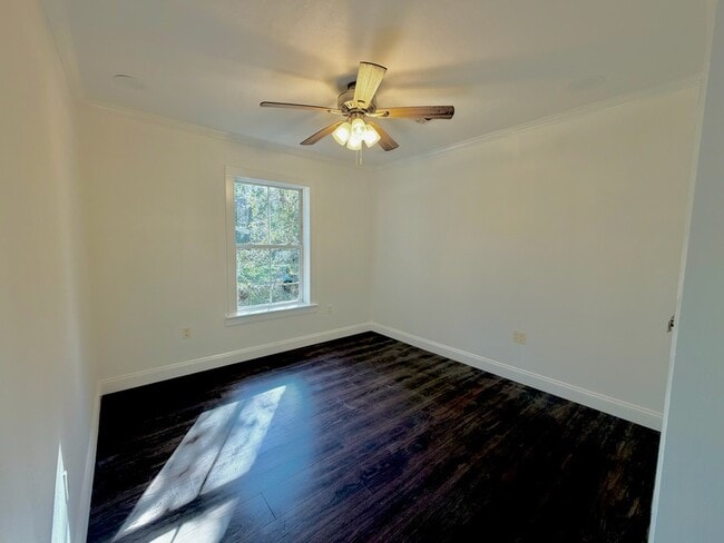 Building Photo - 199 E Bayou Forest Dr