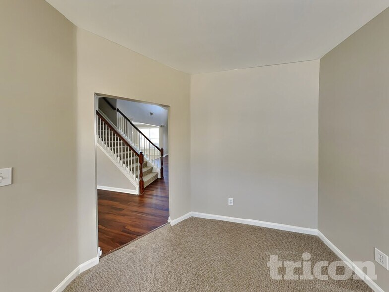 Building Photo - 960 Maple Leaf Dr