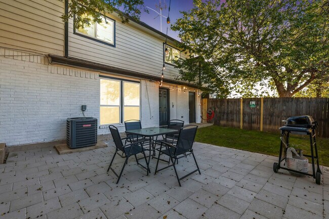 Building Photo - 2162 E Arkansas Ln