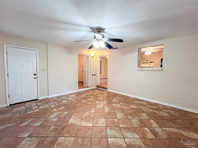 Building Photo - 5891 Avondale Rd