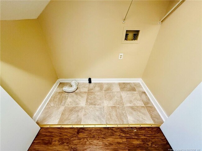 Building Photo - 824 Danish Dr