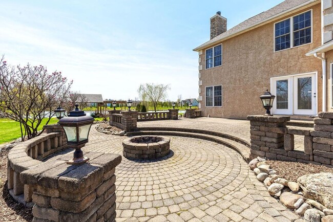 Building Photo - 100 Bermuda Dr
