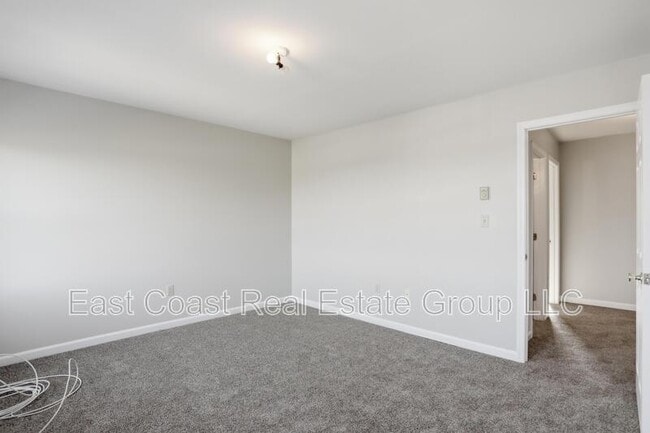 Building Photo - 257 School House Dr