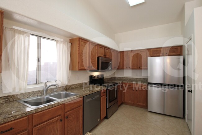 Building Photo - 1562 S Monterey St