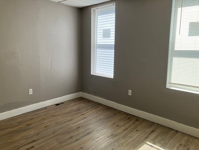 Building Photo - 2 Bedroom Townhouse for Rent