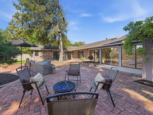 Building Photo - OPEN HOUSE 5/9 & 5/10 1:30-4:30