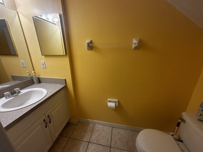 Building Photo - 2348 SW 42nd Dr