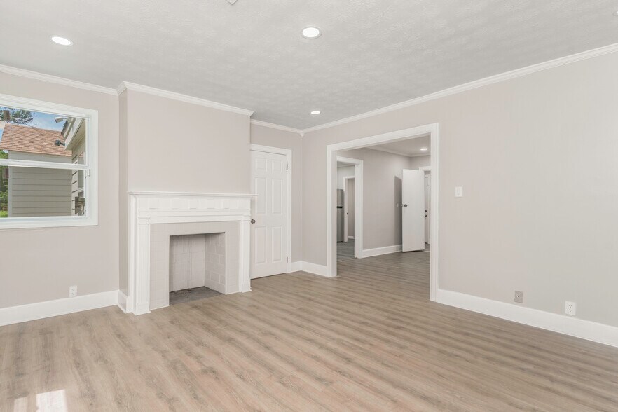 Building Photo - 3412 Southmont Dr