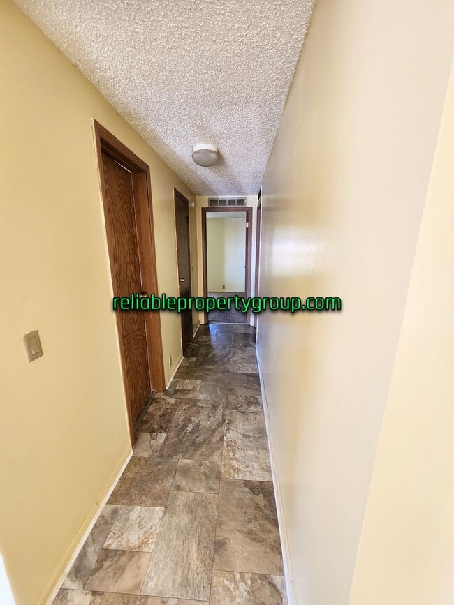 Building Photo - New Listing in Churubusco!!