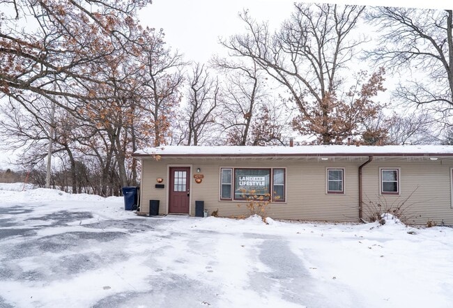 Building Photo - 4256 Fox Hills Ct