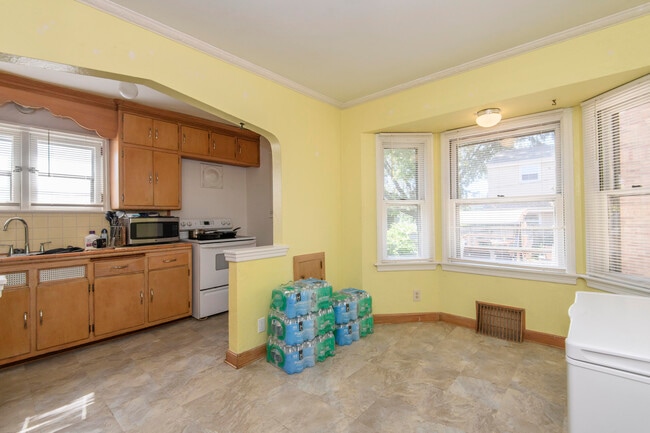 Building Photo - 3940 N 64th St