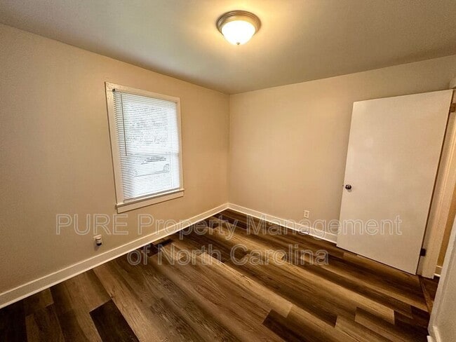 Building Photo - 1013 Eleanor Dr