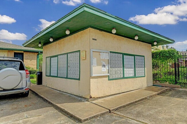 Building Photo - 1516 Bay Area Blvd