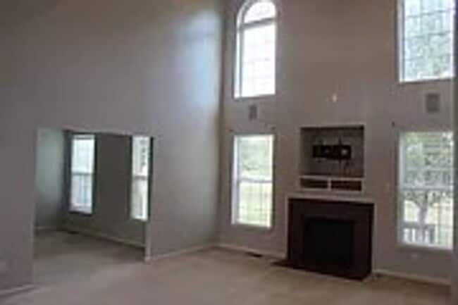 Building Photo - Beautiful 5 Bedroom Plainfield Home for Rent