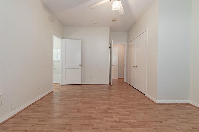 Building Photo - 837 Peddie St