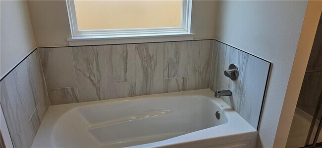 Building Photo - 5910 SW Coywolf St
