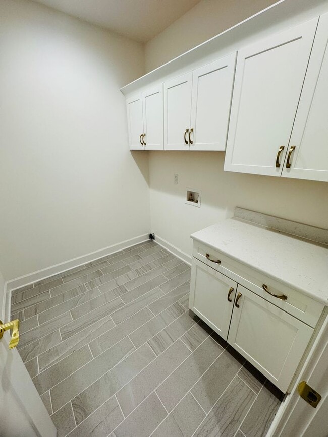 Building Photo - FOR LEASE - NEW BUILD TOWNHOME LOCATED IN ...