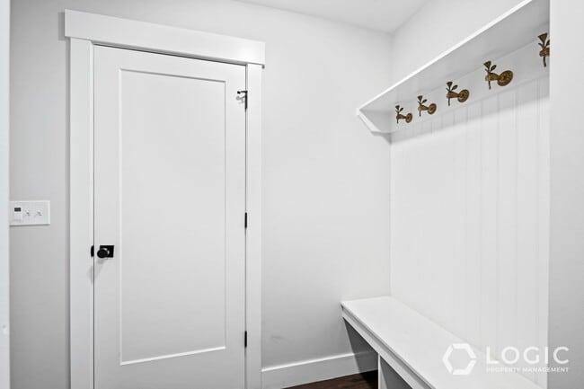 Building Photo - Beautiful Row End Townhome in Park City Utah!