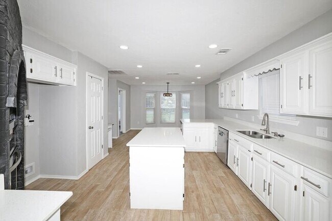 Building Photo - 3537 Tripp Ave