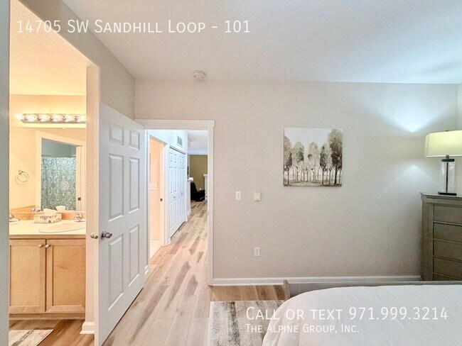 Building Photo - 14705 SW Sandhill Loop