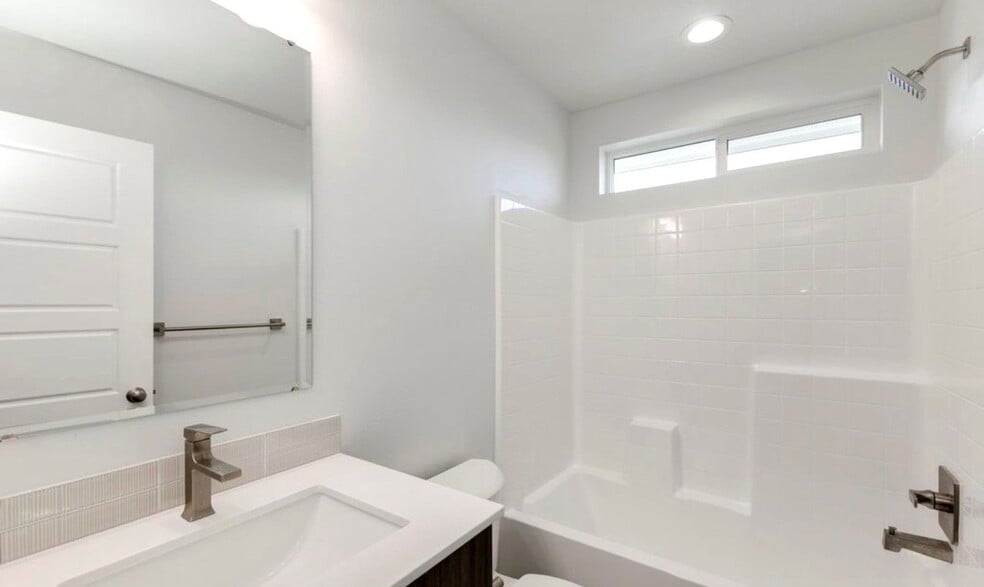 Building Photo - 5034 S Amorita Ave