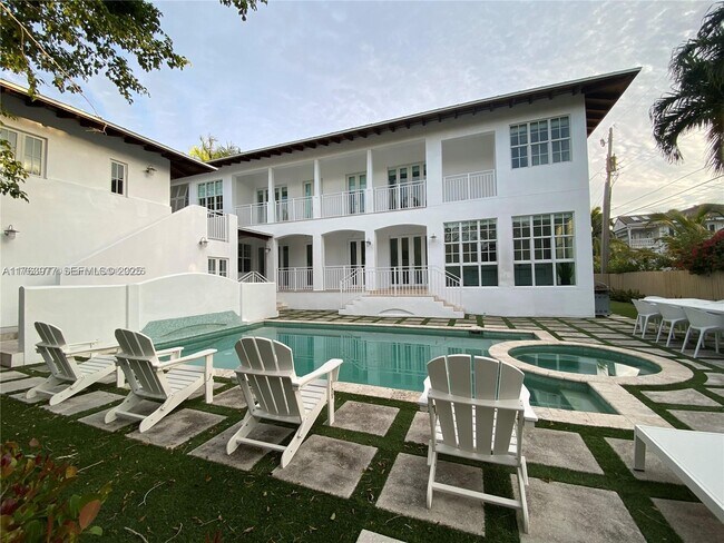 Building Photo - 350 Woodcrest Rd