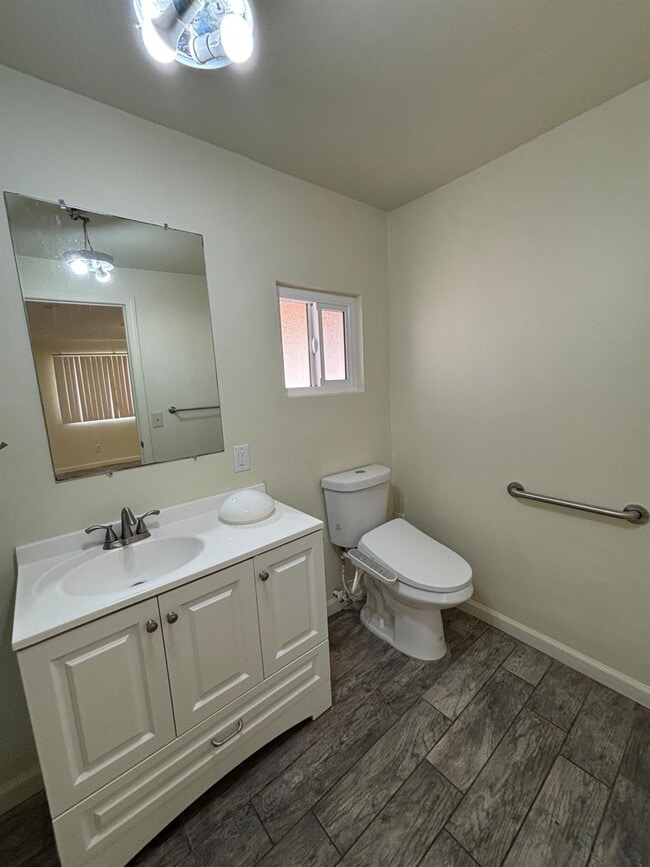 Building Photo - 7421 N Maple Ave