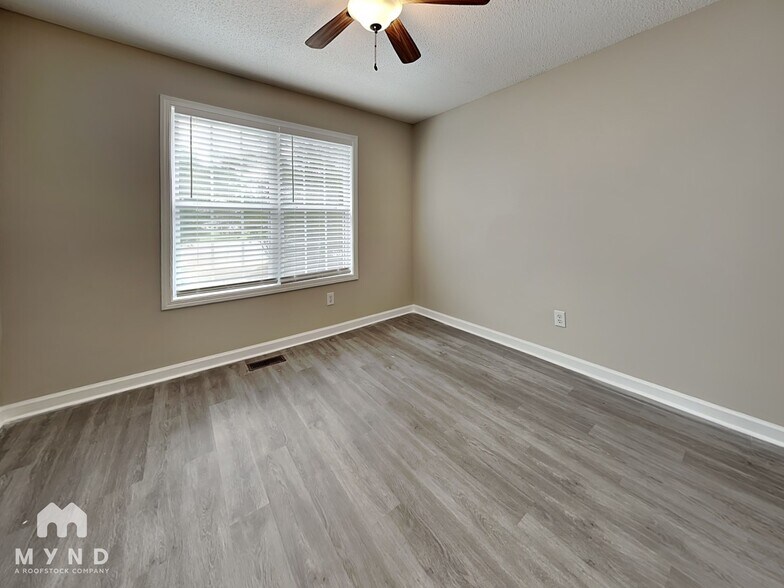 Building Photo - 93 Deidre Ct