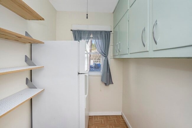 Building Photo - 16 Oak Grove Terrace