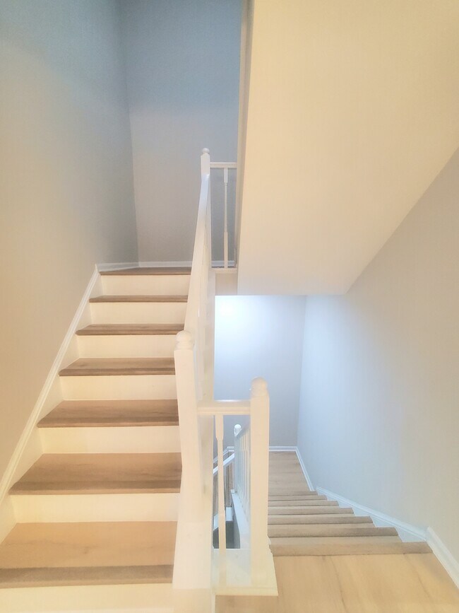 Building Photo - 14142 Betsy Ross Ln