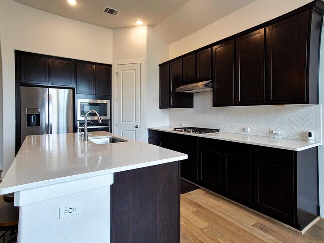 Building Photo - 5645 Bellissima Way